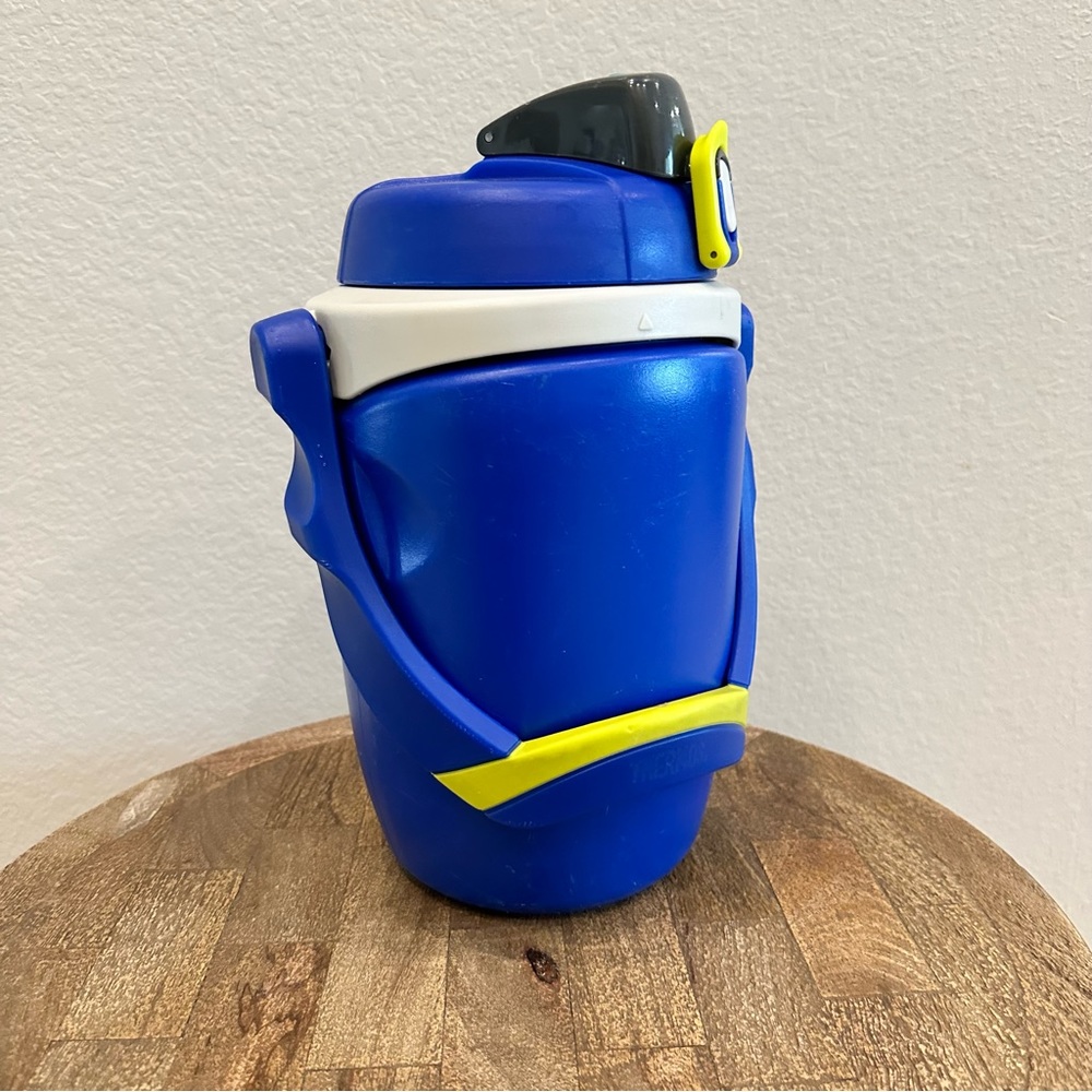 3/$20 THERMOS 64 Ounce Foam Insulated Hydration Blue Bottle